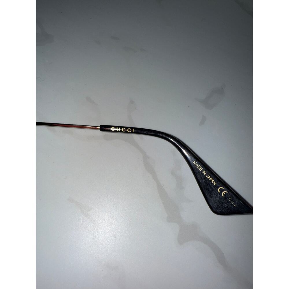 Gucci Cat-Eye Sunglasses in Black with Gold Trim - Vintage - Picture 3 of 6